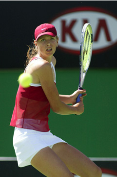 https://tennisinstruction.com/wp-content/uploads/2021/01/sharapova-backhand.jpg