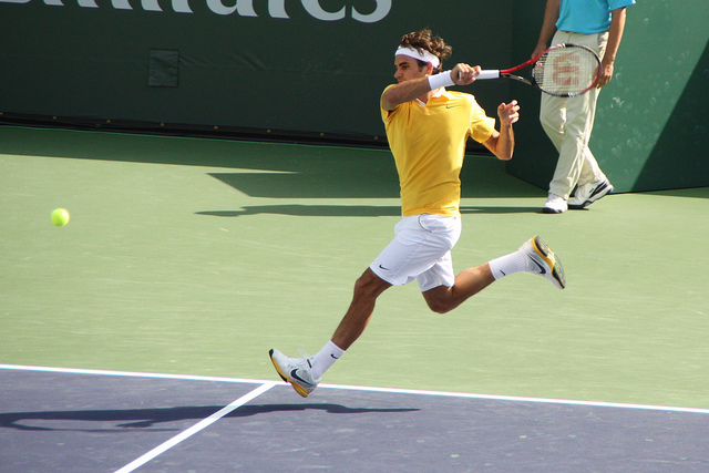 The closed stance in tennis demonstrated