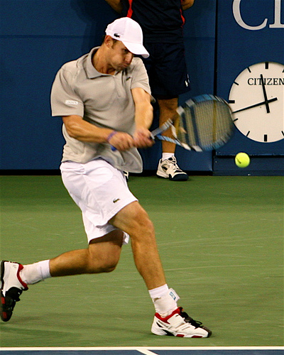 Two handed backhand stance